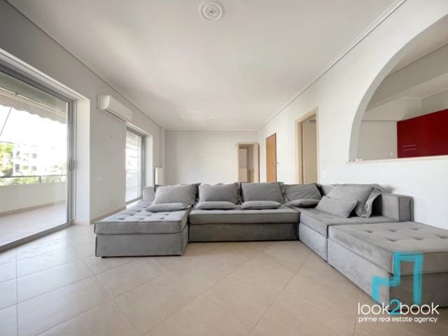 ΕΠΙΠΛΩΜΕΝΟ ΔΙΑΜΕΡΙΣΜΑ ΣΕ ΠΟΛΥ ΚΑΛΗ ΚΑΤΑΣΤΑΣΗ ΚΟΝΤΑ ΣΤΟ ΚΕΝΤΡΟ ΤΗΣ ΓΛΥΦΑΔΑΣ 