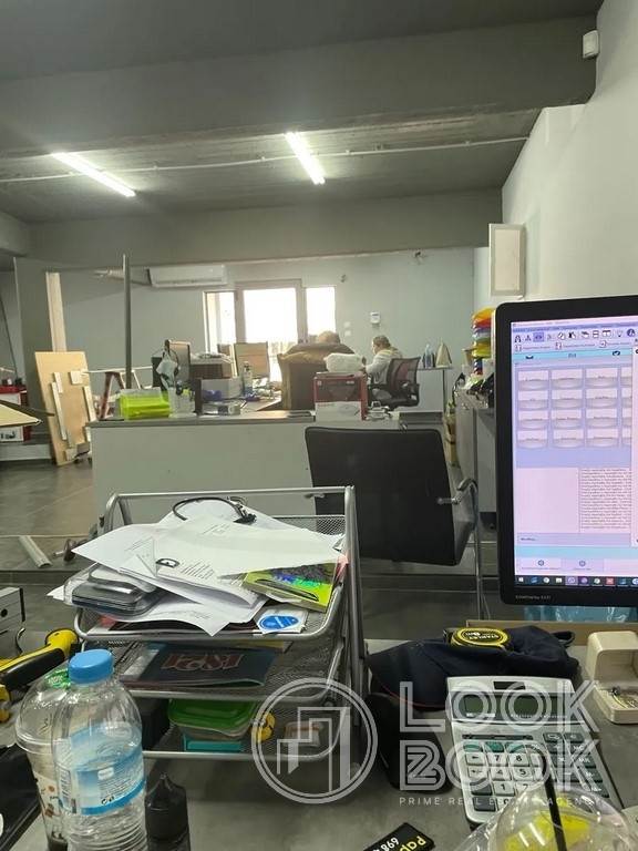 ΕΞΑΙΡΕΤΙΚΟΣ ΓΩΝΙΑΚΟΣ ΕΠΑΓΓΕΛΜΑΤΙΚΟΣ ΧΩΡΟΣ ΚΟΝΤΑ ΣΤΟ ΜΕΤΡΟ ΣΕ ΠΟΛΥ ΚΑΛΗ ΚΑΤΑΣΤΑΣΗ 