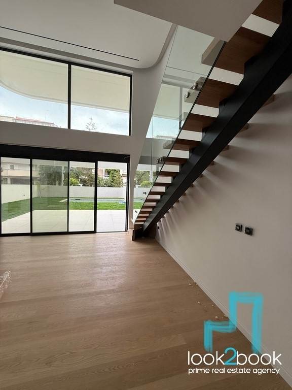 ΕΞΑΙΡΕΤΙΚΗ ΝΕΟΔΜΗΤΗ ΜΕΖΟΝΕΤΑ ΣΤΗΝ  ΓΛΥΦΑΔΑ  