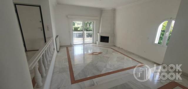 ΕΞΑΙΡΕΤΙΚΟ ΔΙΑΜΕΡΙΣΜΑ ΣΕ ΠΟΛΥ ΚΑΛΗ ΚΑΤΑΣΤΑΣΗ ΣΤΗΝ ΑΙΞΩΝΗ ΤΗΣ ΓΛΥΦΑΔΑΣ 