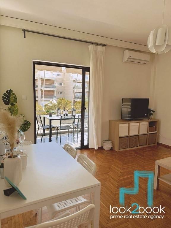 ΕΞΑΙΡΕΤΙΚΟ ΑΝΑΚΑΙΝΙΣΜΕΝΟ ΚΑΙ ΕΠΙΠΛΩΜΕΝΟ ΔΙΑΜΕΡΙΣΜΑ ΣΤΗΝ ΓΛΥΦΑΔΑ 