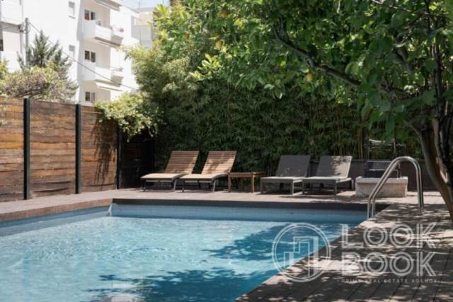 ΕΠΙΠΛΩΜΕΝΗ ΜΟΝΟΚΑΤΟΙΚΙΑ ΜΕ ΠΙΣΙΝΑ ΣΤΟ ΚΕΝΤΡΟ ΤΗΣ ΓΛΥΦΑΔΑΣ 