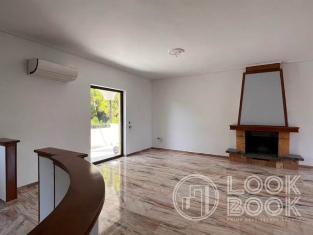 ΕΞΑΙΡΕΤΙΚΟ ΦΩΤΕΙΝΟ ΟΡΟΦΟΔΙΑΜΕΡΙΣΜΑ ΣΤΗΝ ΚΑΤΩ ΓΛΥΦΑΔΑ 