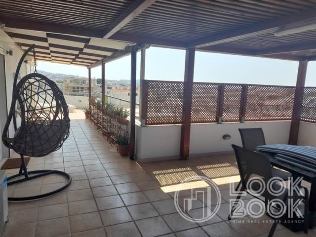 ΔΙΑΜΕΡΙΣΜΑ ΡΕΤΙΡΕ ΜΕ ΚΑΤΑΠΛΗΚΤΙΚΗ ΘΕΑ ΘΑΛΑΣΣΑ ΣΤΟ ΚΕΝΤΡΟ ΤΗΣ ΓΛΥΦΑΔΑΣ 