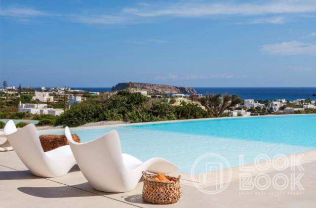 ΝΕΟΔΜΗΤΗ ΒΙΛΑ ΣΤΗ ΠΑΡΑΛΙΑ ΤΗΣ ΣΑΝΤΑ ΜΑΡΙΑ ΣΤΗΝ ΠΑΡΟ 