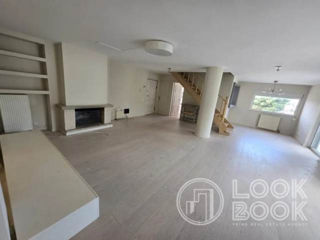 ΦΩΤΕΙΝΗ ΜΕΖΟΝΕΤΑ ΣΤΗ ΒΟΥΛΙΑΓΜΕΝΗ 