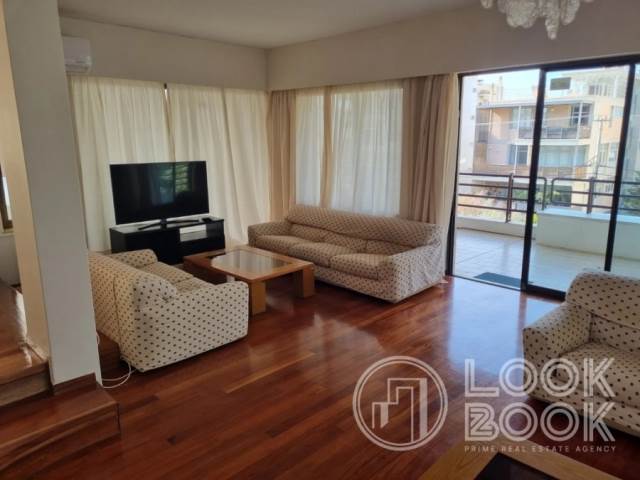 ΑΝΑΚΑΙΝΙΣΜΕΝΟ ΔΙΑΜΕΡΙΣΜΑ ΣΤΗΝ ΑΝΩ ΒΟΥΛΑ 