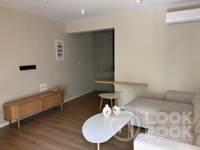 ΕΠΙΠΛΩΜΕΝΟ ΔΙΑΜΕΡΙΣΜΑ ΣΤΟ ΚΕΝΤΡΟ ΤΗΣ ΒΟΥΛΑΣ 