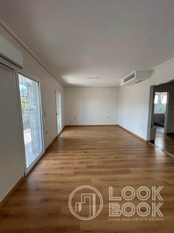 ΑΝΑΚΑΙΝΙΣΜΕΝΟ ΟΡΟΦΟΔΙΑΜΕΡΙΣΜΑ ΣΤΟ ΚΕΝΤΡΟ ΤΗΣ ΓΛΥΦΑΔΑΣ 