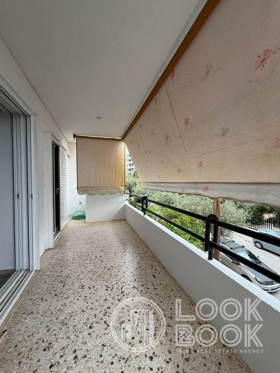 ΑΝΑΚΑΙΝΙΣΜΕΝΟ ΔΙΑΜΕΡΙΣΜΑ ΜΕ ΜΕΓΑΛΗ ΒΕΡΑΝΤΑ ΣΤΗΝ ΑΝΩ ΓΛΥΦΑΔΑ 