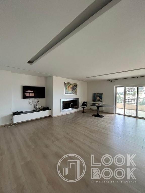 ΕΞΑΙΡΕΤΙΚΗ ΑΝΑΚΑΙΝΙΣΜΕΝΗ ΜΕΖΟΝΕΤΑ ΜΕ ΘΕΑ ΣΤΟ ΠΑΝΟΡΑΜΑ 