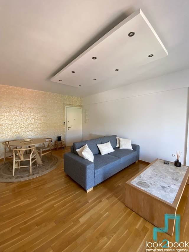 ΝΕΟΔΜΗΤΟ ΠΛΗΡΩΣ ΕΠΙΠΛΩΜΕΝΟ ΔΙΑΜΕΡΙΣΜΑ ΜΕ ΩΡΑΙΑ ΘΕΑ ΣΤΗ ΒΟΥΛΑ 