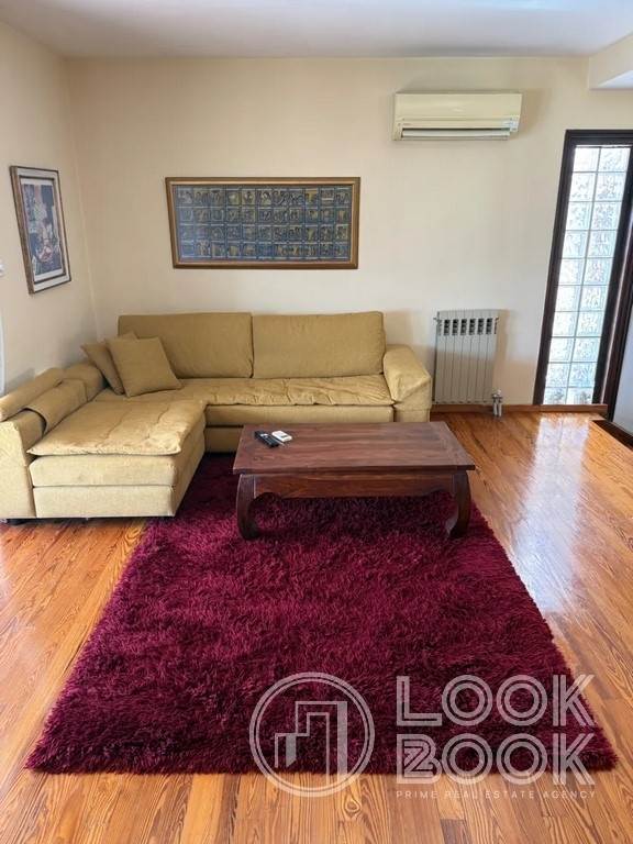 ΕΠΙΠΛΩΜΕΝΟ ΔΙΑΜΕΡΙΣΜΑ ΜΕ ΑΠΕΡΙΟΡΙΣΤΗ ΘΕΑ ΣΤΗΝ ΒΟΥΛΑ 