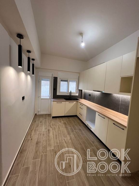 ΚΑΤΑΠΛΗΚΤΙΚΟ ΠΛΗΡΩΣ ΑΝΑΚΑΙΝΙΣΜΕΝΟ ΔΙΑΜΕΡΙΣΜΑ ΣΤΗ ΝΕΑ ΣΜΥΡΝΗ ΣΕ ΑΡΙΣΤΗ ΚΑΤΑΣΤΑΣΗ 