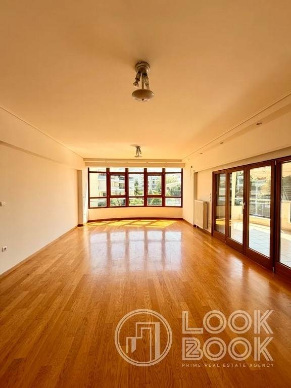 ΕΞΑΙΡΕΤΙΚΟ ΦΩΤΕΙΝΟ ΔΙΑΜΕΡΙΣΜΑ ΣΤΗΝ ΚΑΤΩ ΓΛΥΦΑΔΑ 