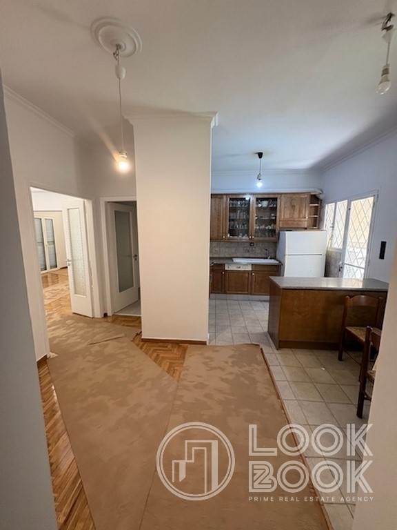 1st FLOOR PROFESSIONAL SPACE ON A VERY CENTRAL STREET IN THE CENTER OF GLYFADA 