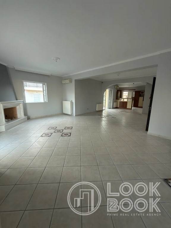 ΦΩΤΕΙΝΟ ΔΙΑΜΕΡΙΣΜΑ ΣΤΑ ΚΑΛΥΜΝΙΩΤΙΚΑ ΒΟΥΛΑΣ 
