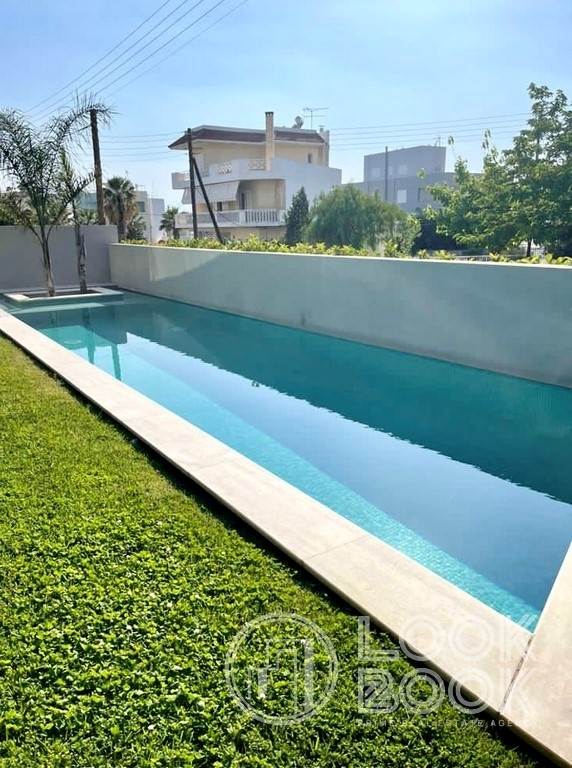 MINIMAL ΕΠΠΛΩΜΕΝΟ ΔΙΑΜΕΡΙΣΜΑ ΜΕ ΙΔΙΩΤΙΚΟ ΚΗΠΟ ΚΑΙ ΚΟΙΝΟΧΡΗΣΤΗ ΠΙΣΙΝΑ 