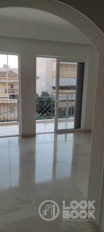 ΑΝΑΚΑΙΝΙΣΜΕΝΟ ΔΙΑΜΕΡΙΣΜΑ ΣΤΗΝ ΑΝΩ ΓΛΥΦΑΔΑ  