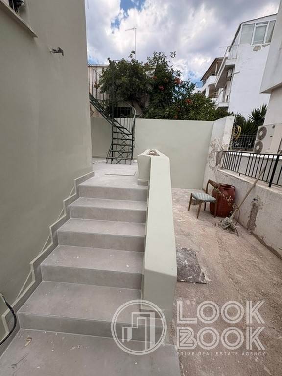 ΟΜΟΡΦΟΣ ΕΠΑΓΓΕΛΜΑΤΙΚΟΣ ΧΩΡΟΣ ΣΤΟ ΓΚΟΛΦ ΤΗΣ ΓΛΥΦΑΔΑΣ 