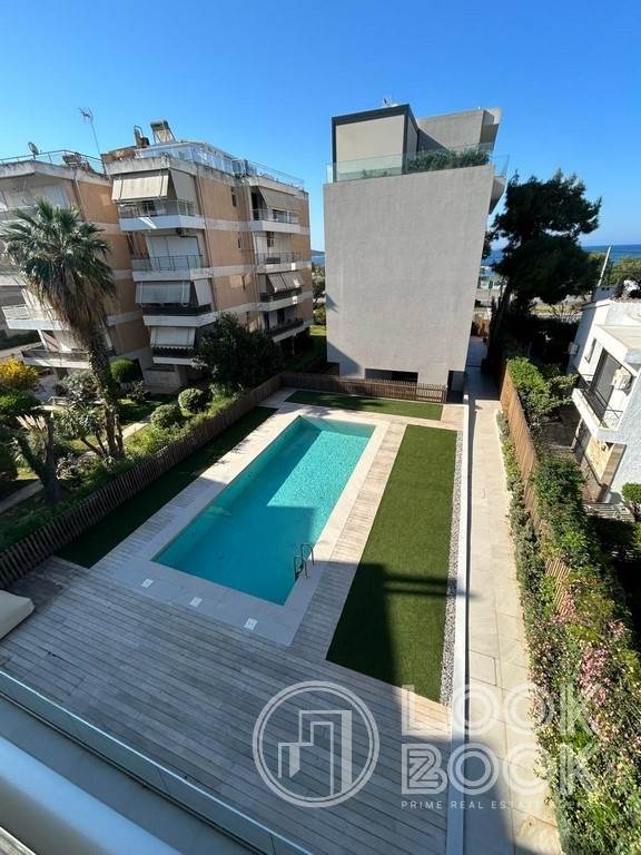 ΝΕΟΜΔΗΤΗ ΕΠΙΠΛΩΜΕΝΗ ΜΕΖΟΝΕΤΑ ΜΕ ΠΙΣΙΝΑ ΔΙΠΛΑ ΣΤΗ ΘΑΛΑΣΣΑ 