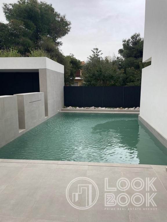 ΝΕΟΔΜΗΤΗ ΗΜΙΕΠΙΠΛΩΜΕΝΗ ΜΕΖΟΝΕΤΑ ΣΤΗ ΒΟΥΛΑ ΜΕ ΠΙΣΙΝΑ ΚΑΙ ΚΗΠΟ 