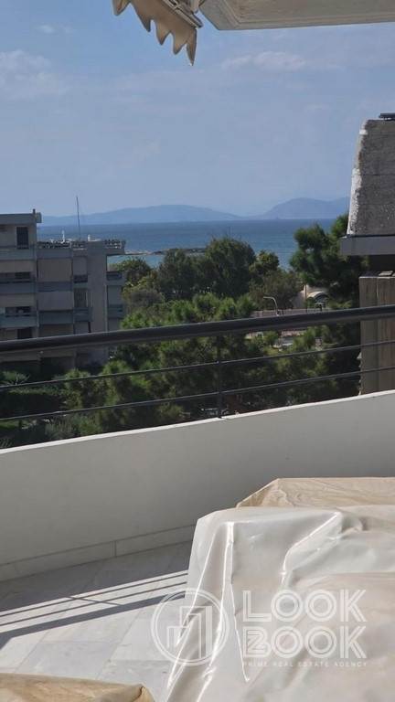 ΕΠΙΠΛΩΜΕΝΟ ΔΙΑΜΕΡΙΣΜΑ ΣΤΟ ΚΕΝΤΡΟ ΤΗΣ ΓΛΥΦΑΔΑΣ ΜΕ ΘΕΑ 