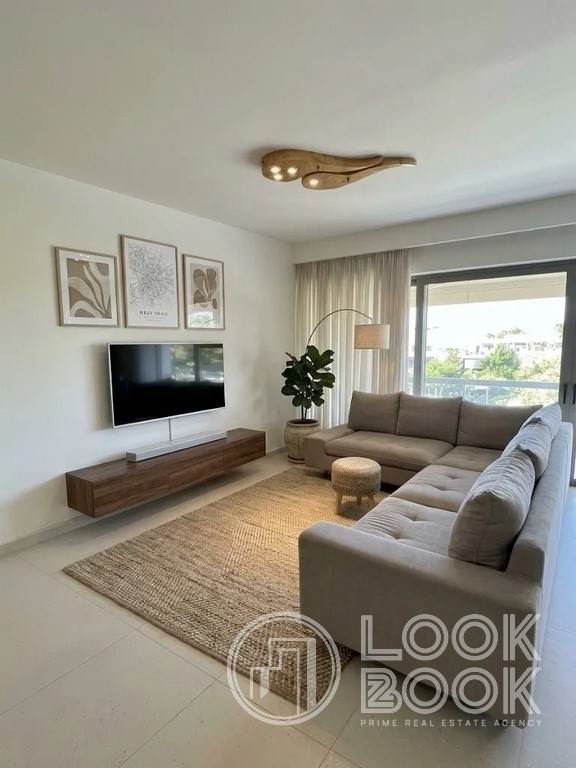 Renovated and furnished apartment in the center of Glyfada. 