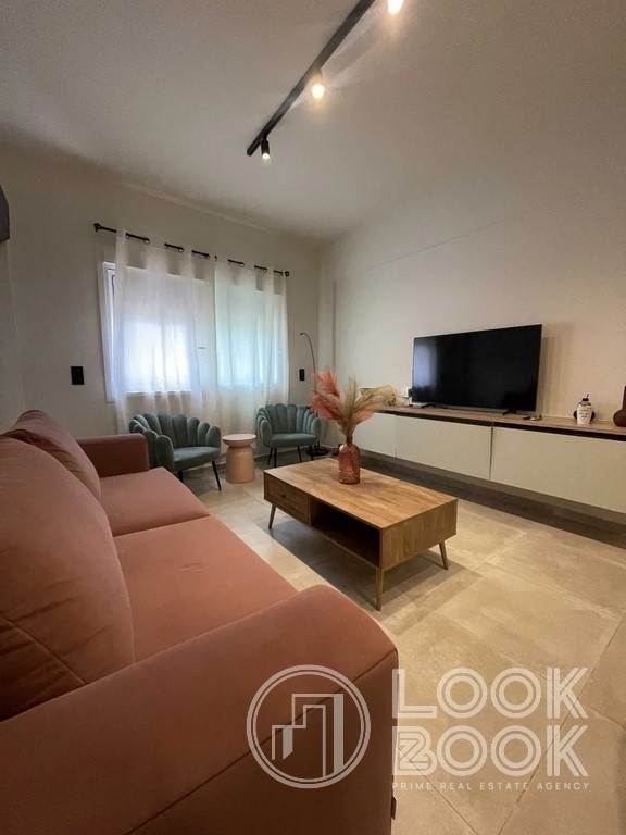 ΟΜΟΡΦΟ ΑΝΑΚΑΙΝΙΣΜΕΝΟ ΚΑΙ ΕΠΙΠΛΩΜΕΝΟ ΔΙΑΜΕΡΙΣΜΑ ΣΤΗΝ ΓΛΥΦΑΔΑ 